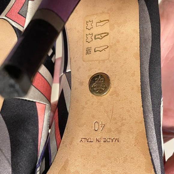Emilio Pucci Psychedelic Pattern Pumps - Picture 7 of 14